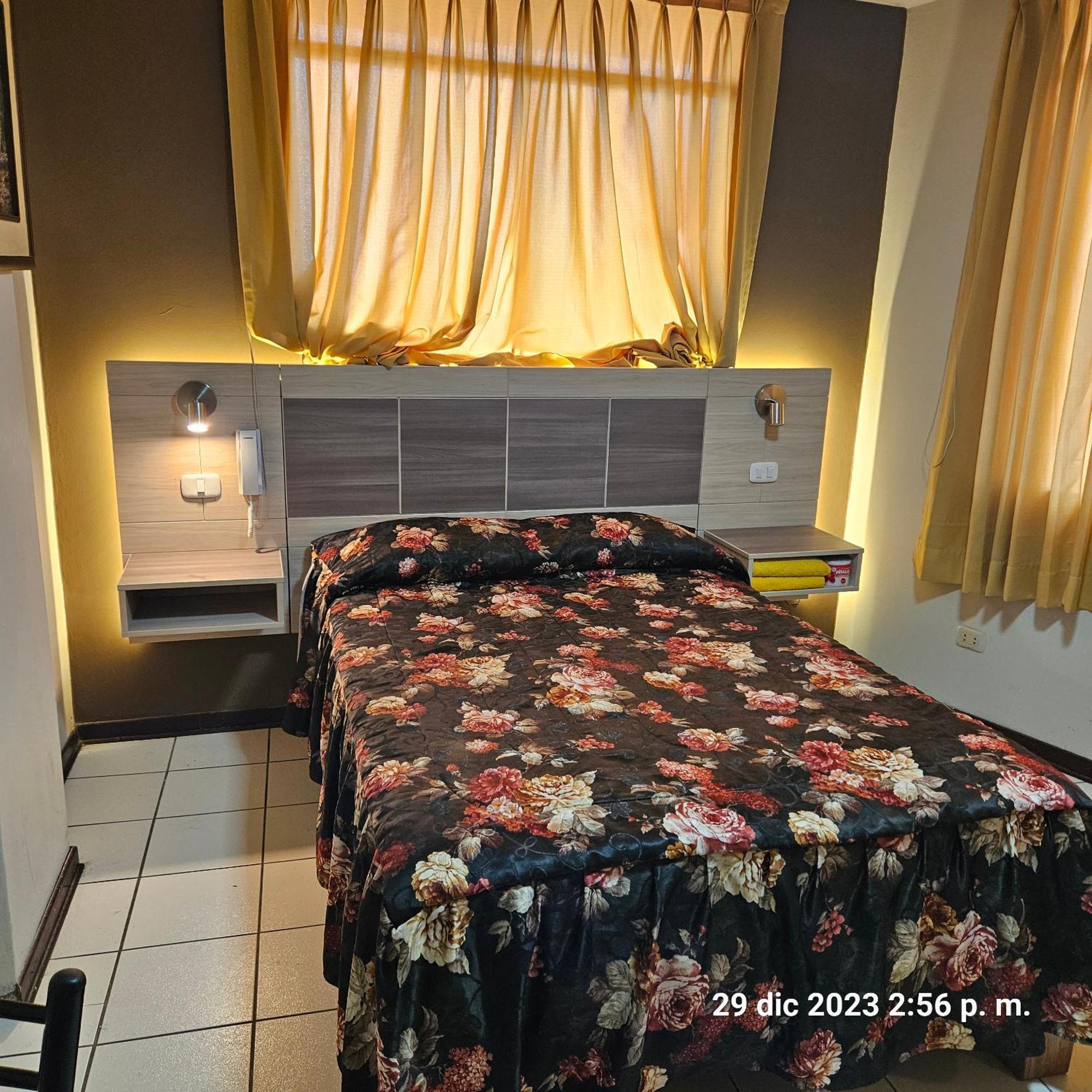 La Cascada Hotel 2*
